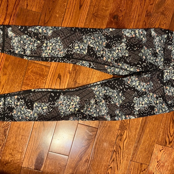 Sz 8 Lululemon Leggings - Picture 2 of 2